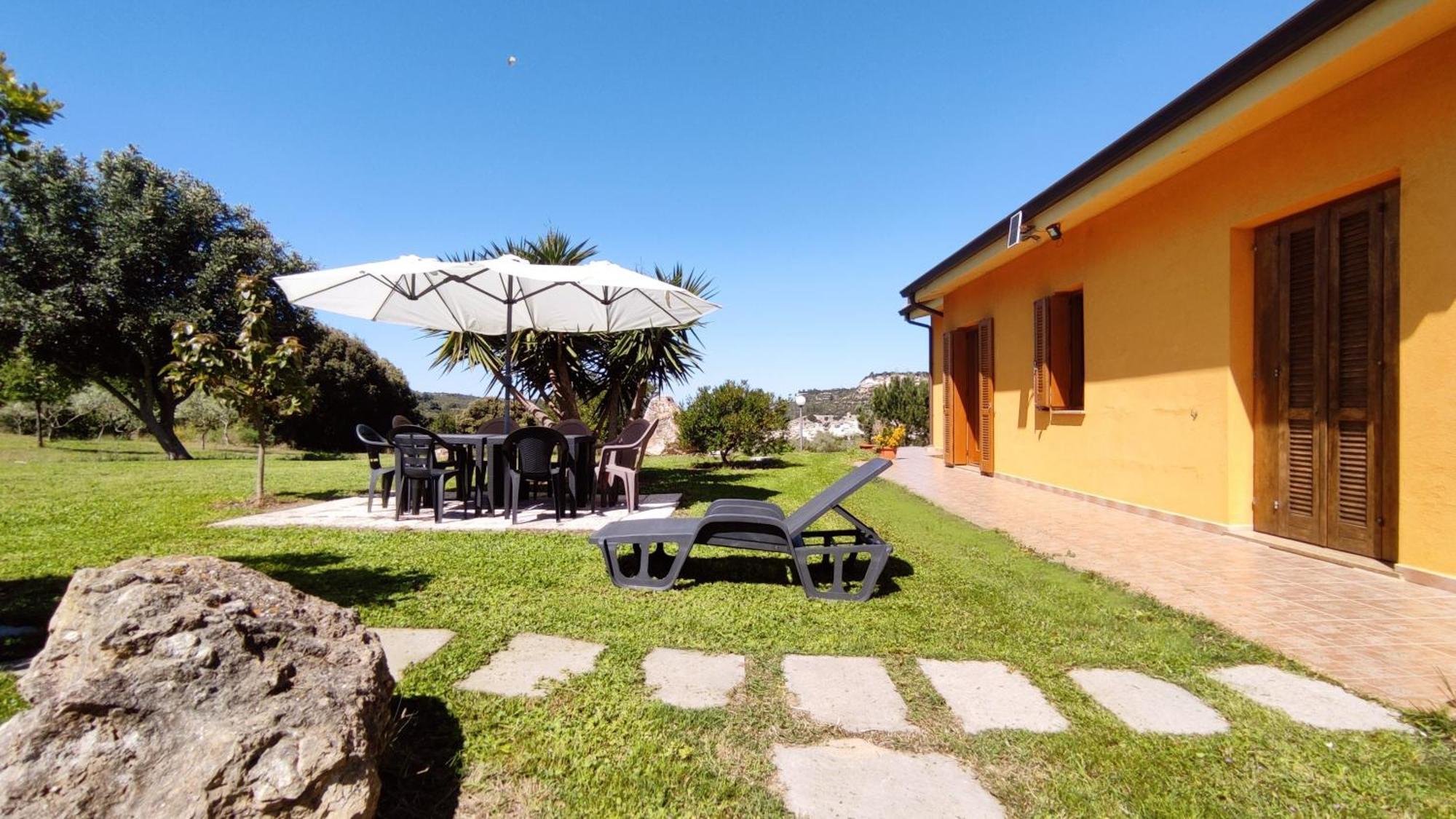 Grotta Delle Fate Acomodação com café da manhã Ossi Exterior foto